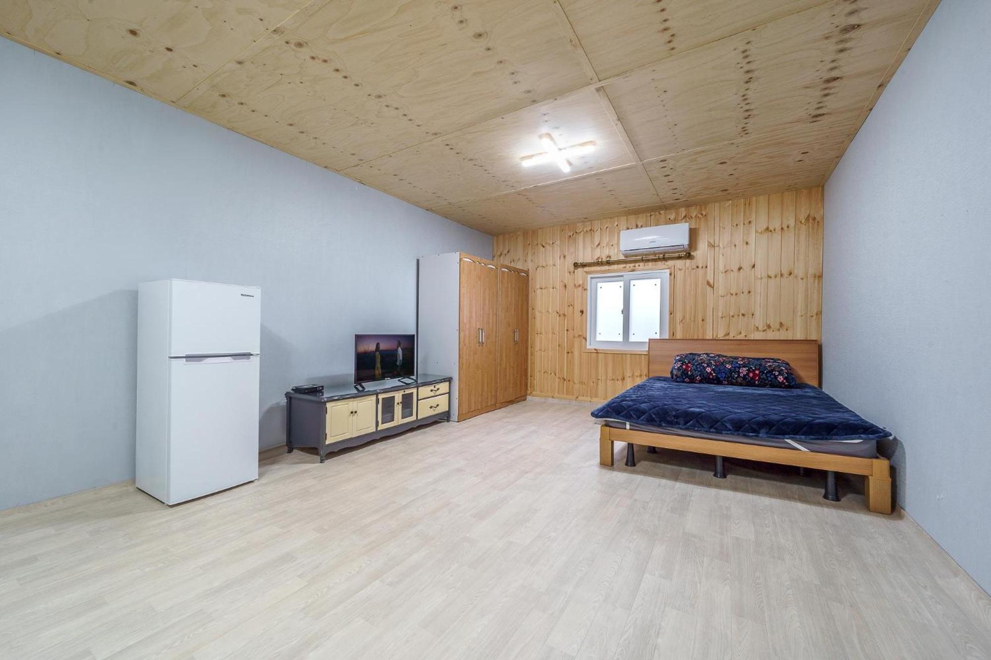 Goseong Jjun Camping Pension Koszong Szoba fotó